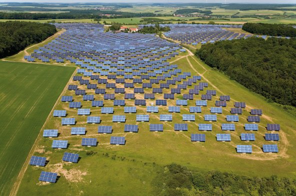 Centrale photovoltaïque en Allemagne. Des études existent concernant l'impact sur la biovidersité de ce type d'implantation.